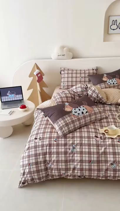 91家纺网 家纺一手货源 找家纺 RYB红黄兰 2025新款设计师原创灯芯绒+豆豆绒婴儿绒数码印花四件套 奶咖汪汪队