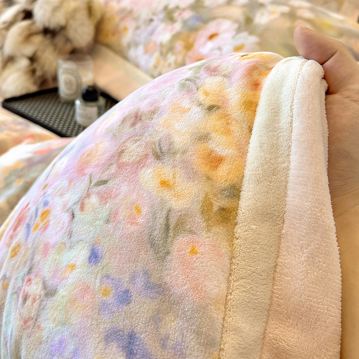 91家纺网 家纺一手货源 找家纺 若未家居 LOVEWE HOUSE 2025新款数码印花牛奶绒250克全消光数码印花牛奶绒双拼角套件-朝花夕拾 控价券后不低于298 一路繁花-粉