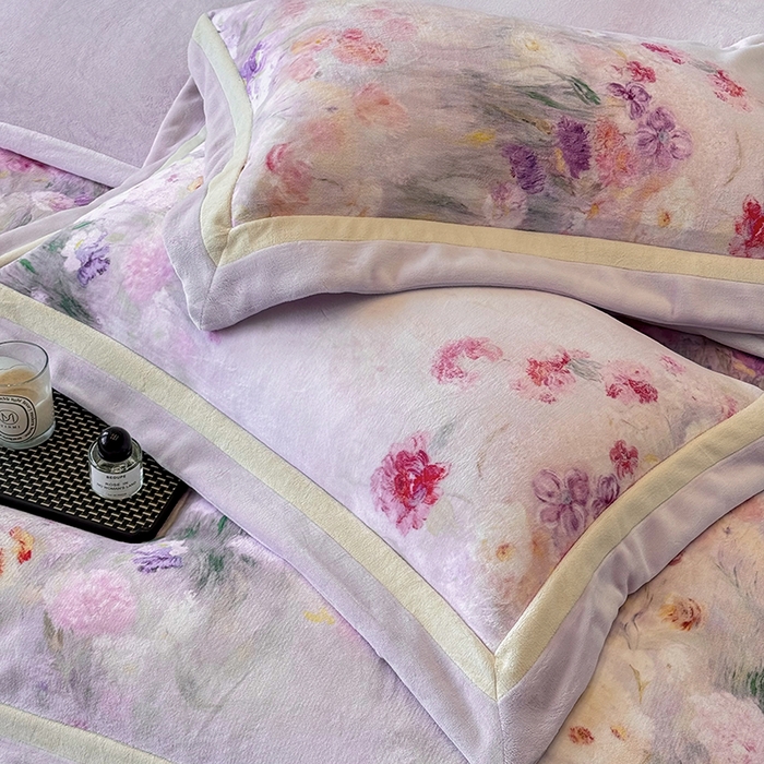 91家纺网 家纺一手货源 找家纺 若未家居 LOVEWE HOUSE 2025新款数码印花牛奶绒250克全消光数码印花牛奶绒双拼角套件-朝花夕拾 控价券后不低于298 朝花夕拾-紫