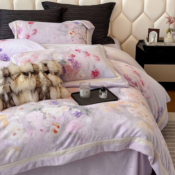 91家纺网 家纺一手货源 找家纺 若未家居 LOVEWE HOUSE 2025新款数码印花牛奶绒250克全消光数码印花牛奶绒双拼角套件-朝花夕拾 控价券后不低于298 朝花夕拾-紫