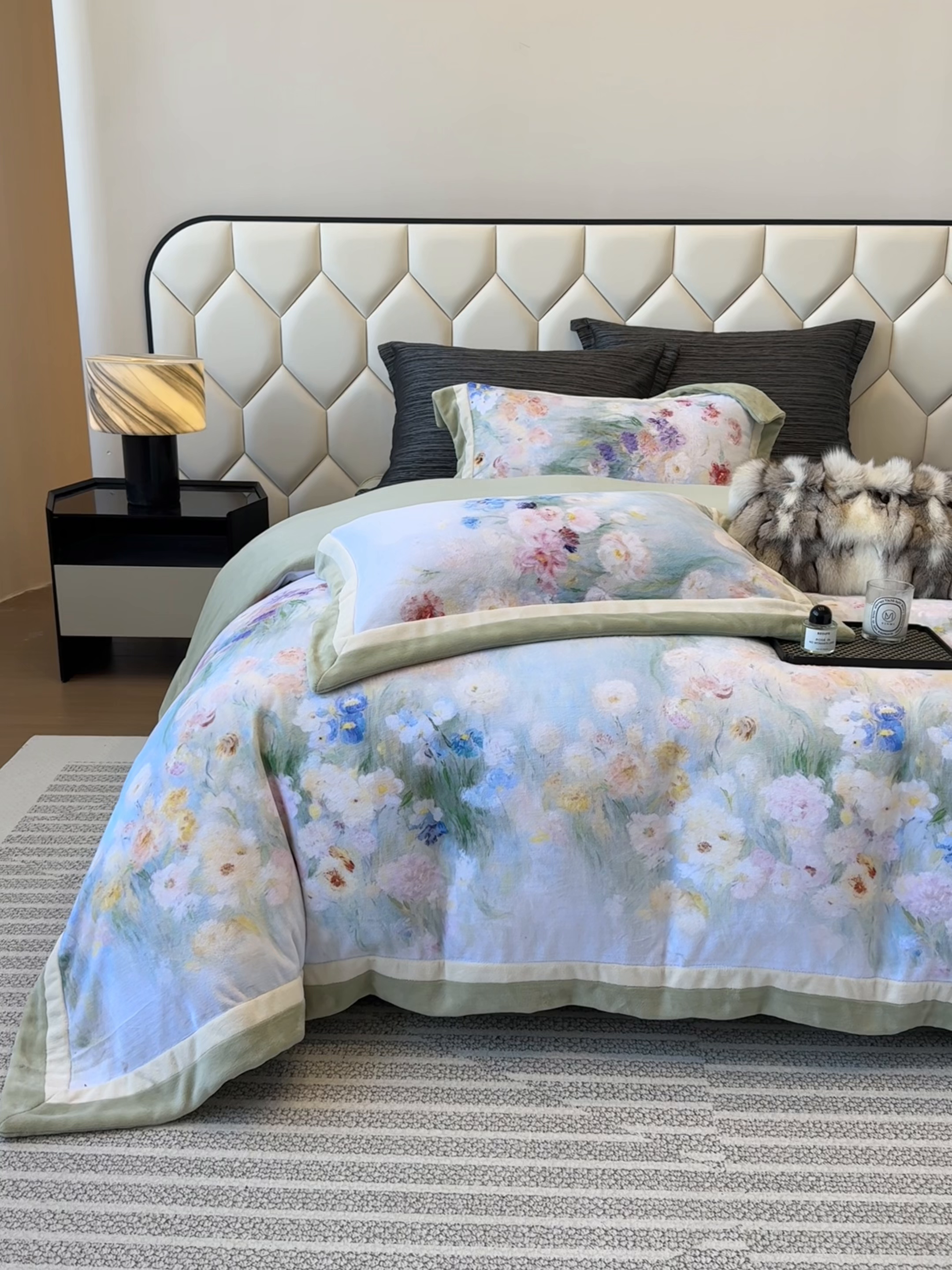 91家纺网 家纺一手货源 找家纺 若未家居 LOVEWE HOUSE 2025新款数码印花牛奶绒250克全消光数码印花牛奶绒双拼角套件-朝花夕拾 控价券后不低于298  朝花夕拾-绿