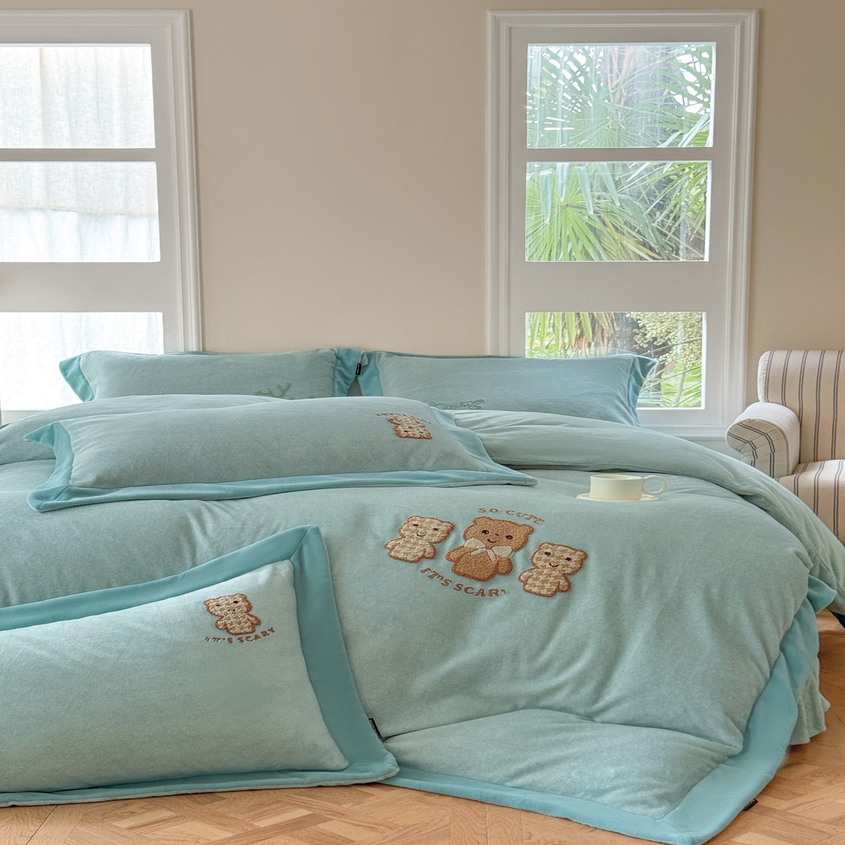 91家纺网 家纺一手货源 找家纺 （总）芯丝路枕业 2025新款肌理纹蚕丝绒四件套-快乐熊