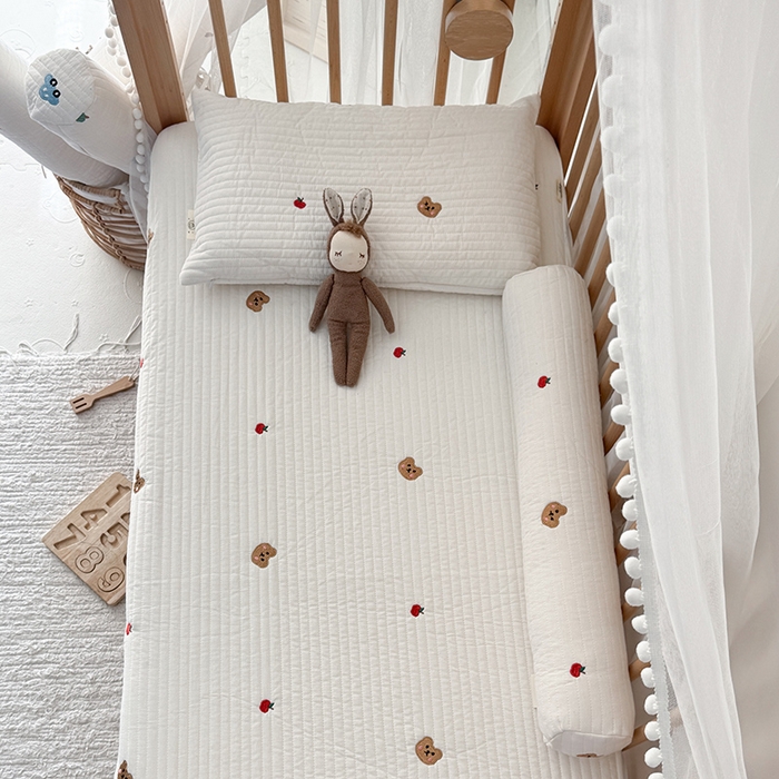 91家纺网 家纺一手货源 找家纺 荷马之梦 2025新款A类纯棉水洗棉大豆纤维夹棉绗缝儿童床笠-淳真系列 淳真-小苹果