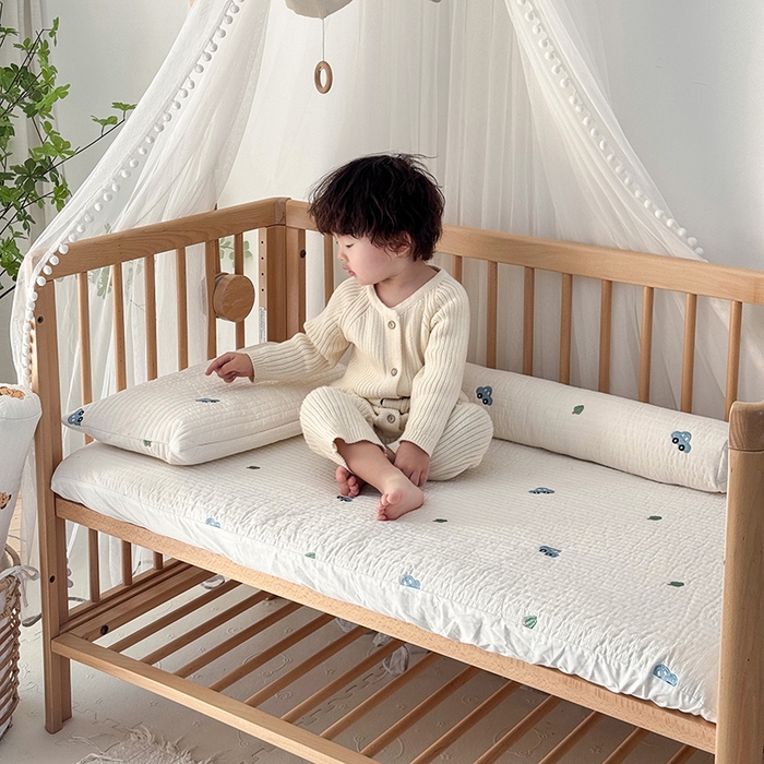 91家纺网 家纺一手货源 找家纺 荷马之梦 2025新款A类纯棉水洗棉大豆纤维夹棉绗缝儿童床笠-淳真系列 淳真-蓝小车