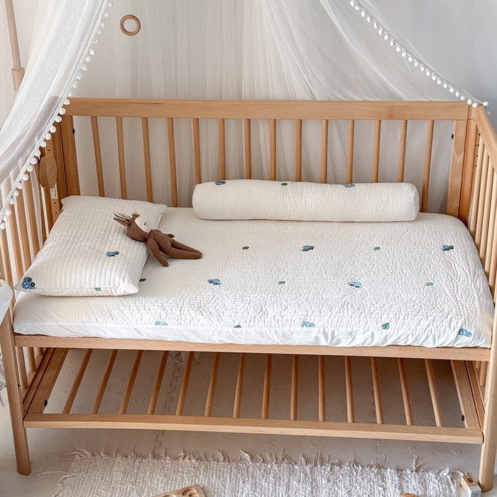 91家纺网 家纺一手货源 找家纺 荷马之梦 2025新款A类纯棉水洗棉大豆纤维夹棉绗缝儿童床笠-淳真系列 淳真-蓝小车