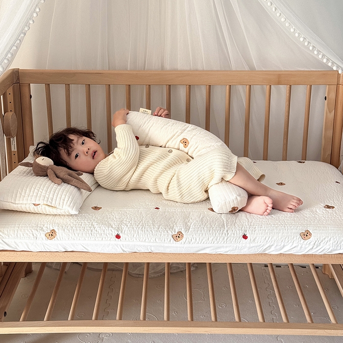 91家纺网 家纺一手货源 找家纺 荷马之梦 2025新款A类纯棉水洗棉大豆纤维夹棉绗缝儿童床笠-淳真系列 淳真-小苹果