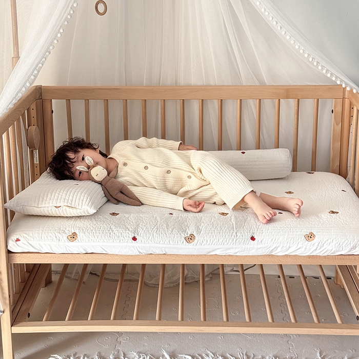 91家纺网 家纺一手货源 找家纺 荷马之梦 2025新款A类纯棉水洗棉大豆纤维夹棉绗缝儿童床笠-淳真系列 淳真-小苹果