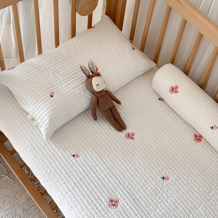 91家纺网 家纺一手货源 找家纺 荷马之梦 2025新款A类纯棉水洗棉大豆纤维夹棉绗缝儿童床笠-淳真系列 淳真-兔小花