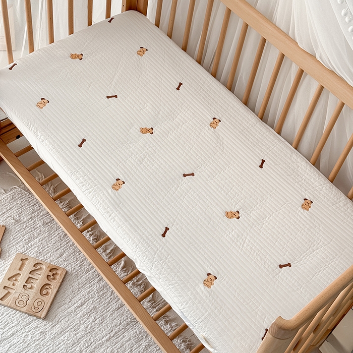 91家纺网 家纺一手货源 找家纺 荷马之梦 2025新款A类纯棉水洗棉大豆纤维夹棉绗缝儿童床笠-淳真系列 淳真-小骨头