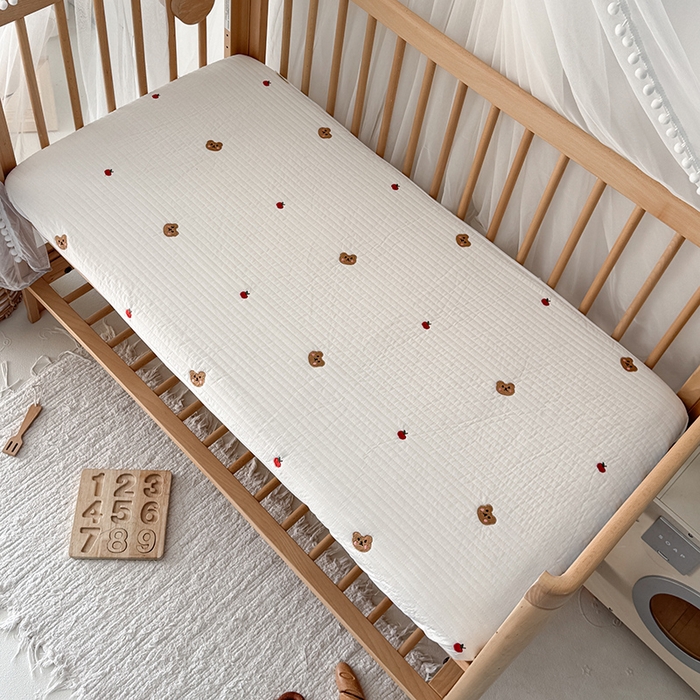 91家纺网 家纺一手货源 找家纺 荷马之梦 2025新款A类纯棉水洗棉大豆纤维夹棉绗缝儿童床笠-淳真系列 淳真-小苹果