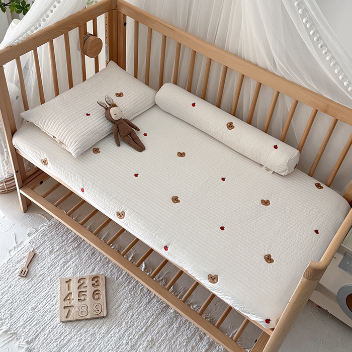 91家纺网 家纺一手货源 找家纺 荷马之梦 2025新款A类纯棉水洗棉大豆纤维夹棉绗缝儿童床笠-淳真系列 淳真-小苹果