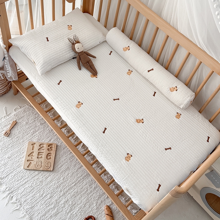 91家纺网 家纺一手货源 找家纺 荷马之梦 2025新款A类纯棉水洗棉大豆纤维夹棉绗缝儿童床笠-淳真系列 淳真-小骨头