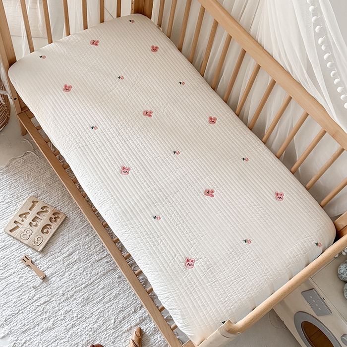 91家纺网 家纺一手货源 找家纺 荷马之梦 2025新款A类纯棉水洗棉大豆纤维夹棉绗缝儿童床笠-淳真系列 淳真-兔小花