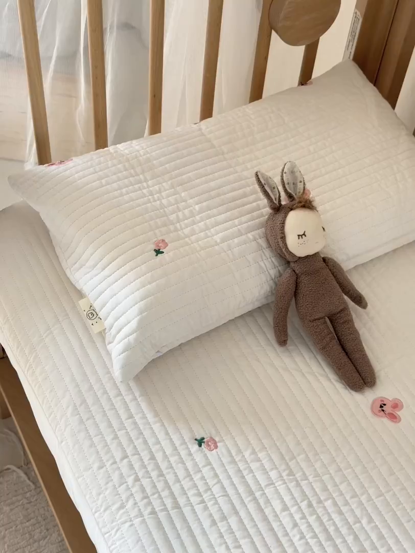 91家纺网 家纺一手货源 找家纺 荷马之梦 2025新款A类纯棉水洗棉大豆纤维夹棉绗缝儿童床笠-淳真系列 淳真-兔小花