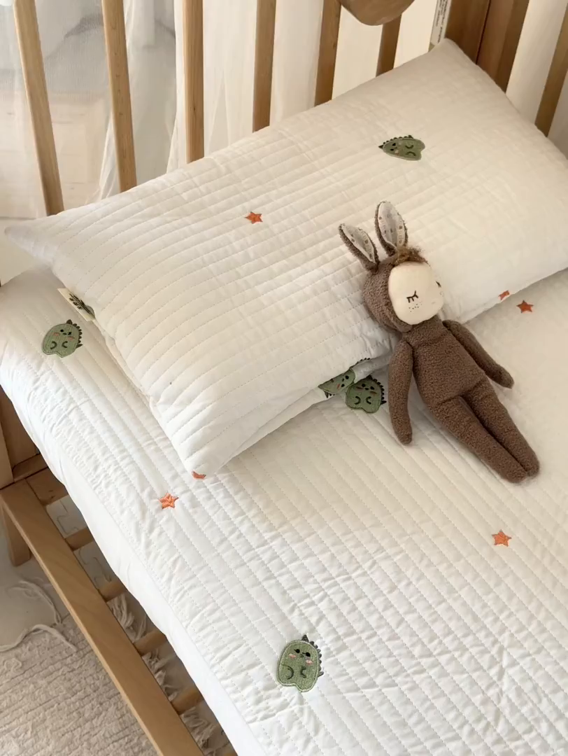 91家纺网 家纺一手货源 找家纺 荷马之梦 2025新款A类纯棉水洗棉大豆纤维夹棉绗缝儿童床笠-淳真系列 淳真-星星龙