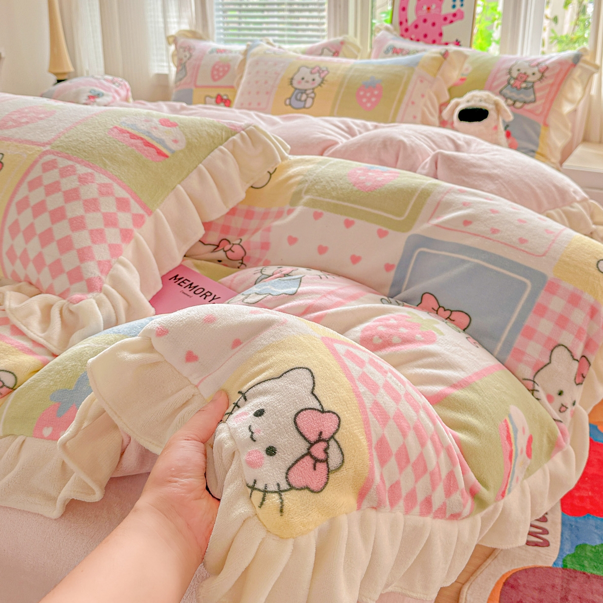 91家纺网 家纺一手货源 找家纺 （总）N先生+V 13814689556 发大图/买家秀 2025新款韩式博主风花边款ins卡通牛奶绒四件套