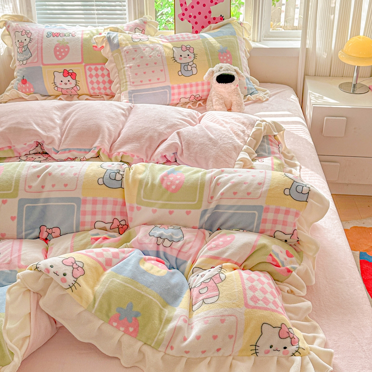 91家纺网 家纺一手货源 找家纺 （总）N先生+V 13814689556 发大图/买家秀 2025新款韩式博主风花边款ins卡通牛奶绒四件套