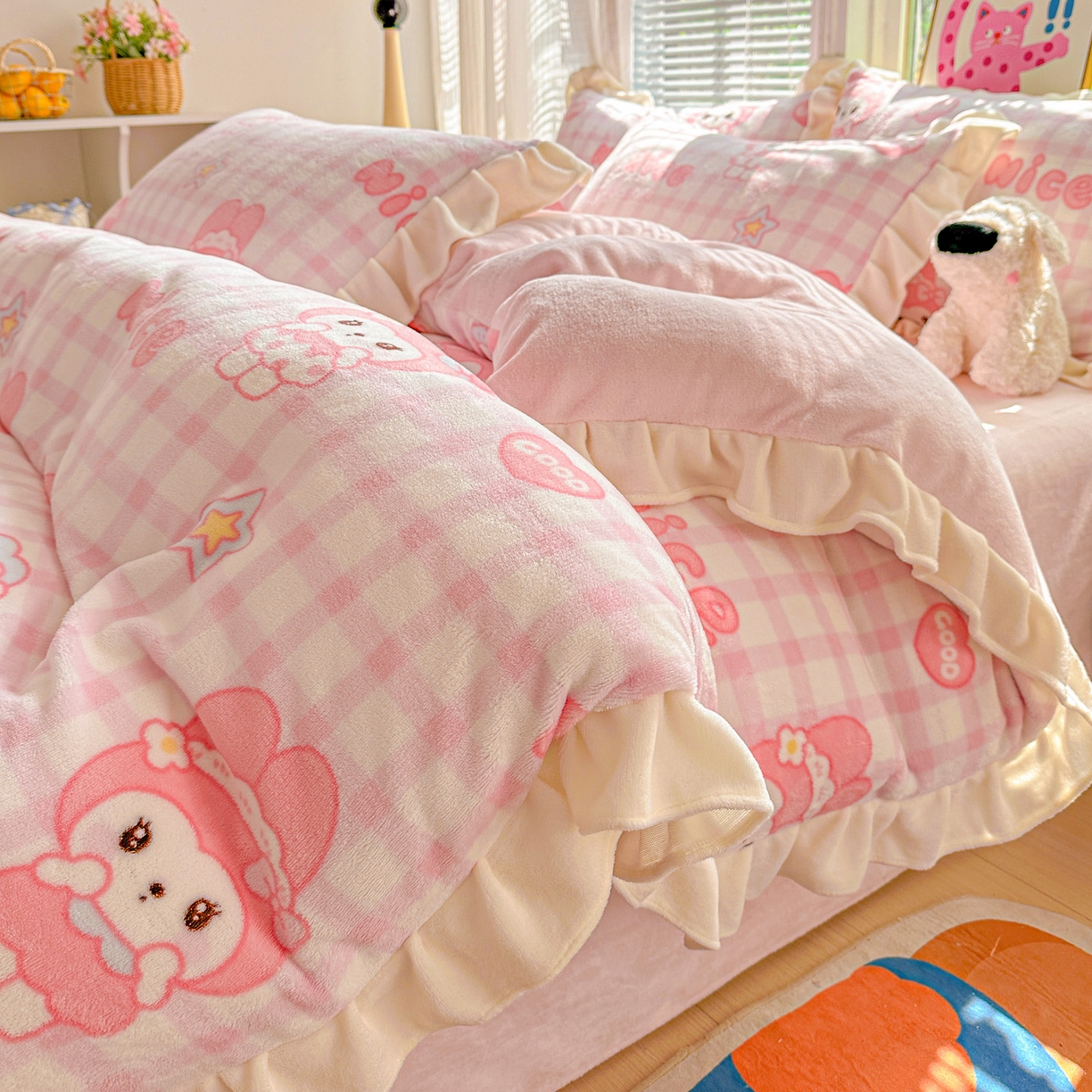 91家纺网 家纺一手货源 找家纺 N先生+V 13814689556 发大图/买家秀 2025新款韩式博主风花边款ins卡通牛奶绒四件套 爱心美蒂