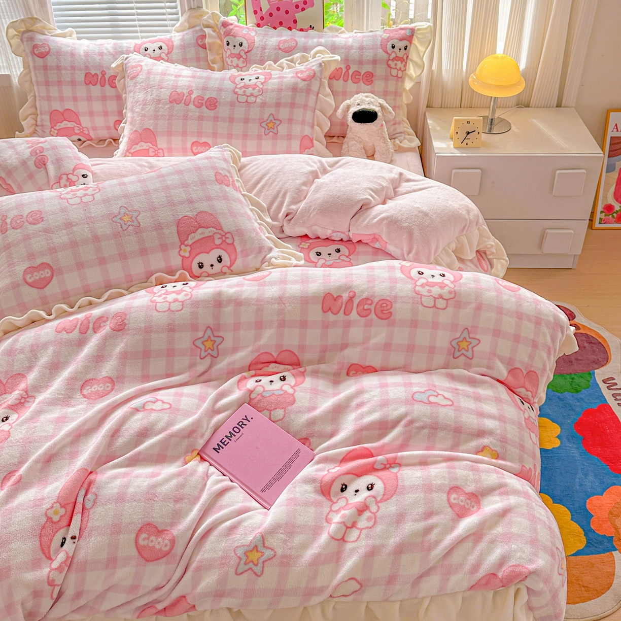 91家纺网 家纺一手货源 找家纺 N先生+V 13814689556 发大图/买家秀 2025新款韩式博主风花边款ins卡通牛奶绒四件套 爱心美蒂