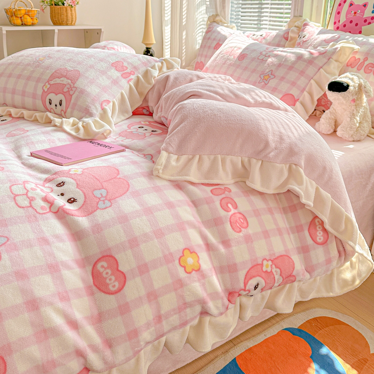 91家纺网 家纺一手货源 找家纺 N先生+V 13814689556 发大图/买家秀 2025新款韩式博主风花边款ins卡通牛奶绒四件套 爱心美蒂