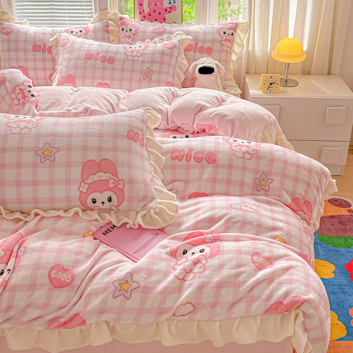 91家纺网 家纺一手货源 找家纺 N先生+V 13814689556 发大图/买家秀 2025新款韩式博主风花边款ins卡通牛奶绒四件套 爱心美蒂