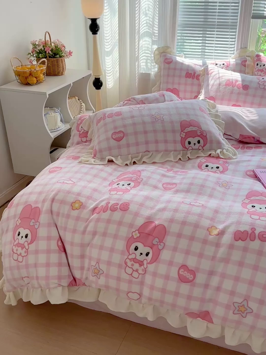 91家纺网 家纺一手货源 找家纺 N先生+V 13814689556 发大图/买家秀 2025新款韩式博主风花边款ins卡通牛奶绒四件套 爱心美蒂