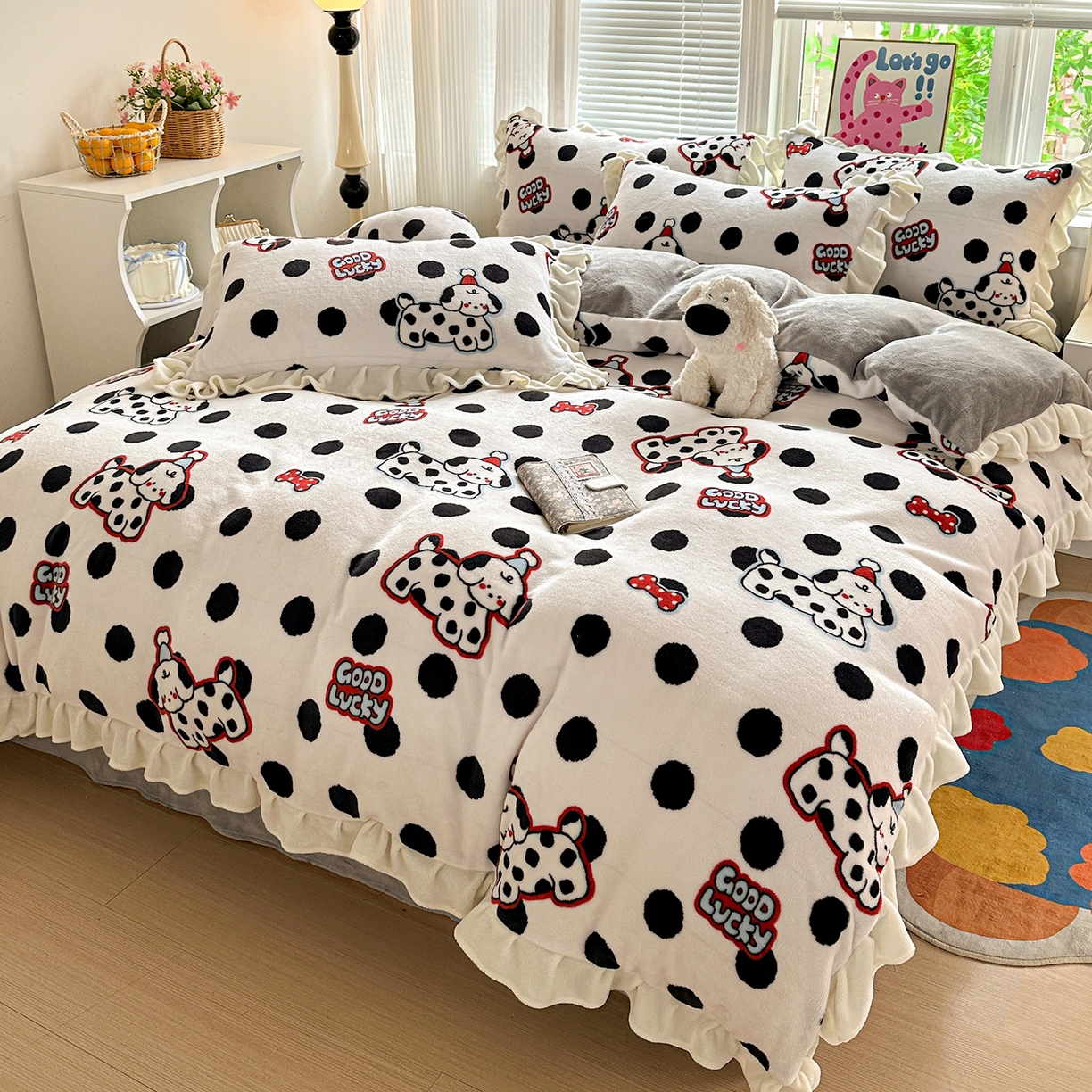 91家纺网 家纺一手货源 找家纺 N先生+V 13814689556 发大图/买家秀 2025新款韩式博主风花边款ins卡通牛奶绒四件套 波点狗狗