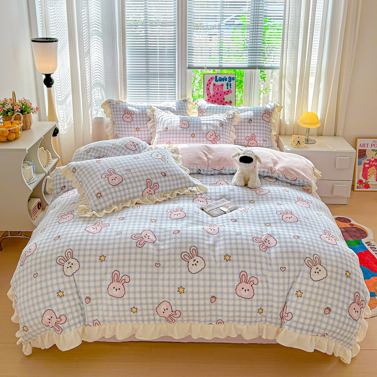 91家纺网 家纺一手货源 找家纺 N先生+V 13814689556 发大图/买家秀 2025新款韩式博主风花边款ins卡通牛奶绒四件套 格子兔兔