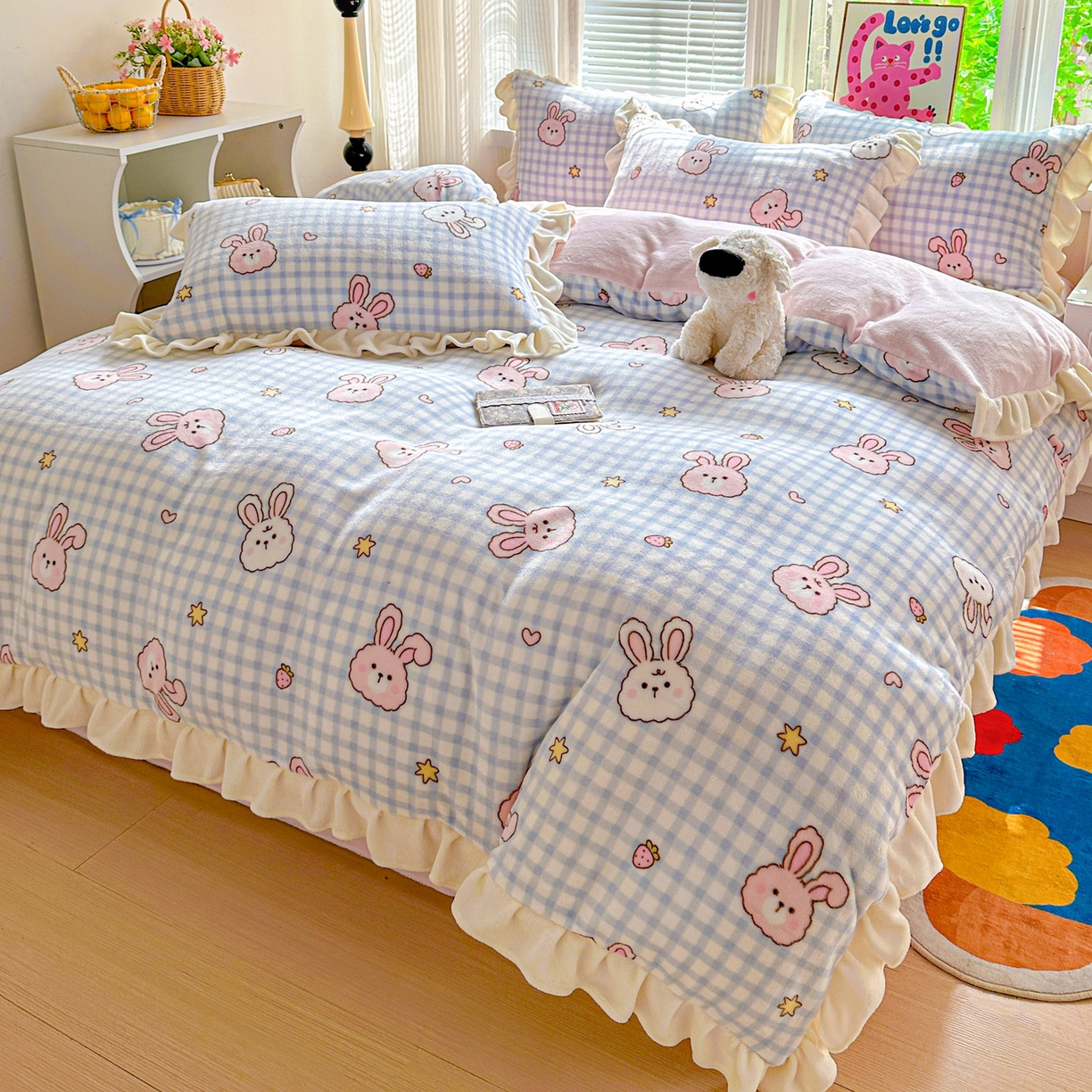 91家纺网 家纺一手货源 找家纺 N先生+V 13814689556 发大图/买家秀 2025新款韩式博主风花边款ins卡通牛奶绒四件套 格子兔兔