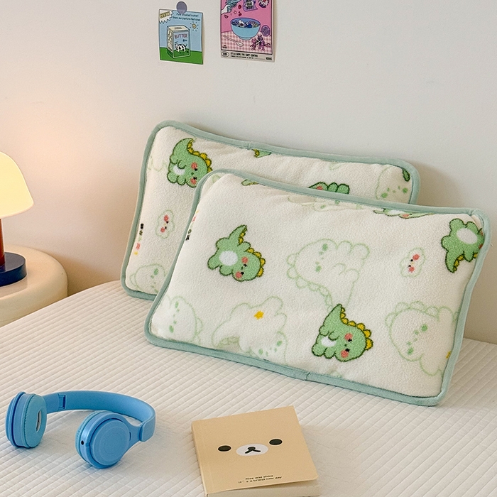 91家纺网 家纺一手货源 找家纺 嗨生活 2025新款雪梨绒枕套枕芯儿童枕套枕芯幼儿园枕套枕芯 恐龙伙伴