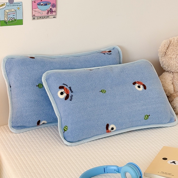 91家纺网 家纺一手货源 找家纺 嗨生活 2025新款雪梨绒枕套枕芯儿童枕套枕芯幼儿园枕套枕芯 俏皮小狗