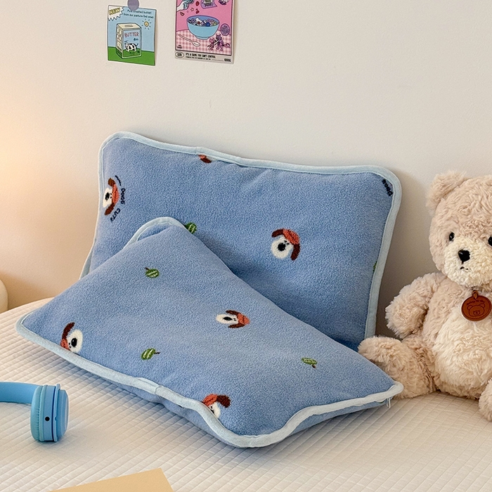 91家纺网 家纺一手货源 找家纺 嗨生活 2025新款雪梨绒枕套枕芯儿童枕套枕芯幼儿园枕套枕芯 俏皮小狗