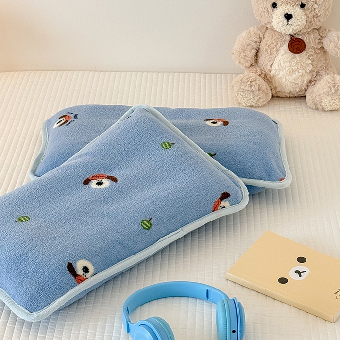 91家纺网 家纺一手货源 找家纺 嗨生活 2025新款雪梨绒枕套枕芯儿童枕套枕芯幼儿园枕套枕芯 俏皮小狗