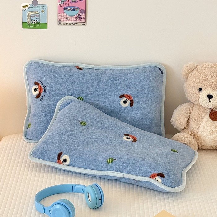 91家纺网 家纺一手货源 找家纺 嗨生活 2025新款雪梨绒枕套枕芯儿童枕套枕芯幼儿园枕套枕芯 俏皮小狗