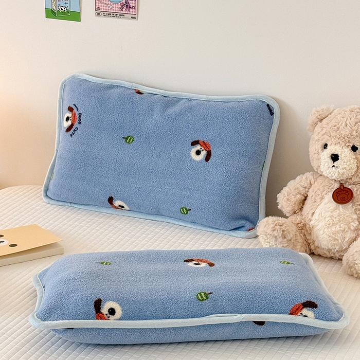 91家纺网 家纺一手货源 找家纺 嗨生活 2025新款雪梨绒枕套枕芯儿童枕套枕芯幼儿园枕套枕芯 俏皮小狗