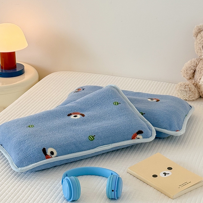 91家纺网 家纺一手货源 找家纺 嗨生活 2025新款雪梨绒枕套枕芯儿童枕套枕芯幼儿园枕套枕芯 俏皮小狗