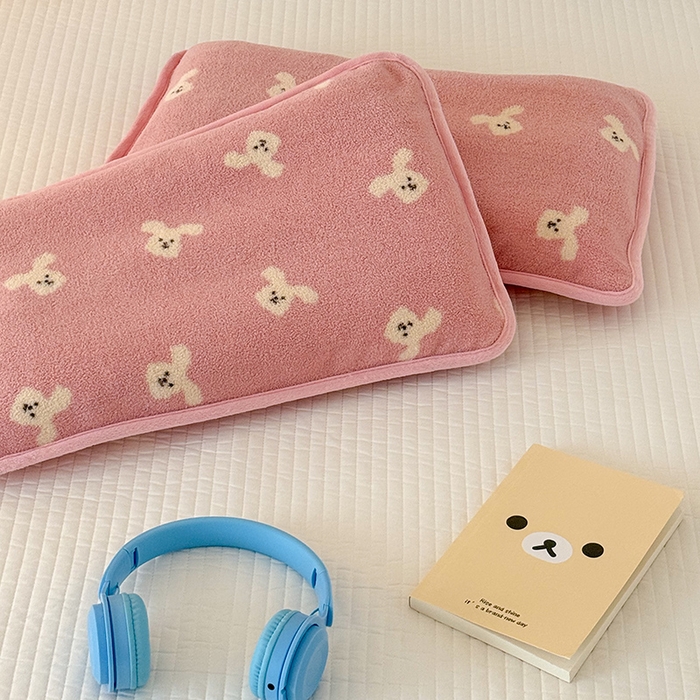 91家纺网 家纺一手货源 找家纺 嗨生活 2025新款雪梨绒枕套枕芯儿童枕套枕芯幼儿园枕套枕芯 兔兔乐园