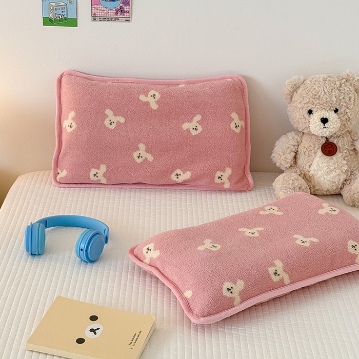 91家纺网 家纺一手货源 找家纺 嗨生活 2025新款雪梨绒枕套枕芯儿童枕套枕芯幼儿园枕套枕芯 兔兔乐园