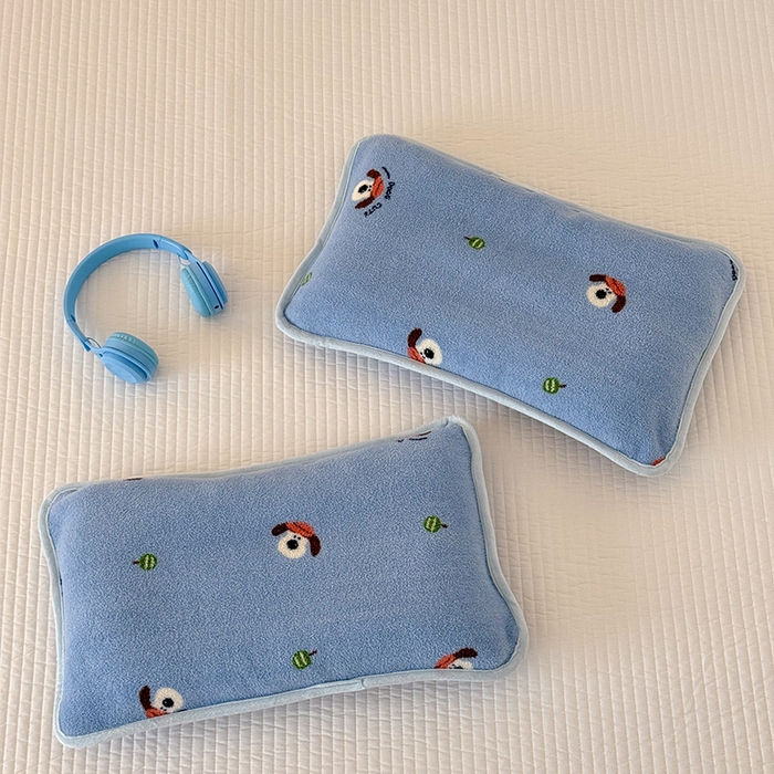 91家纺网 家纺一手货源 找家纺 嗨生活 2025新款雪梨绒枕套枕芯儿童枕套枕芯幼儿园枕套枕芯 俏皮小狗