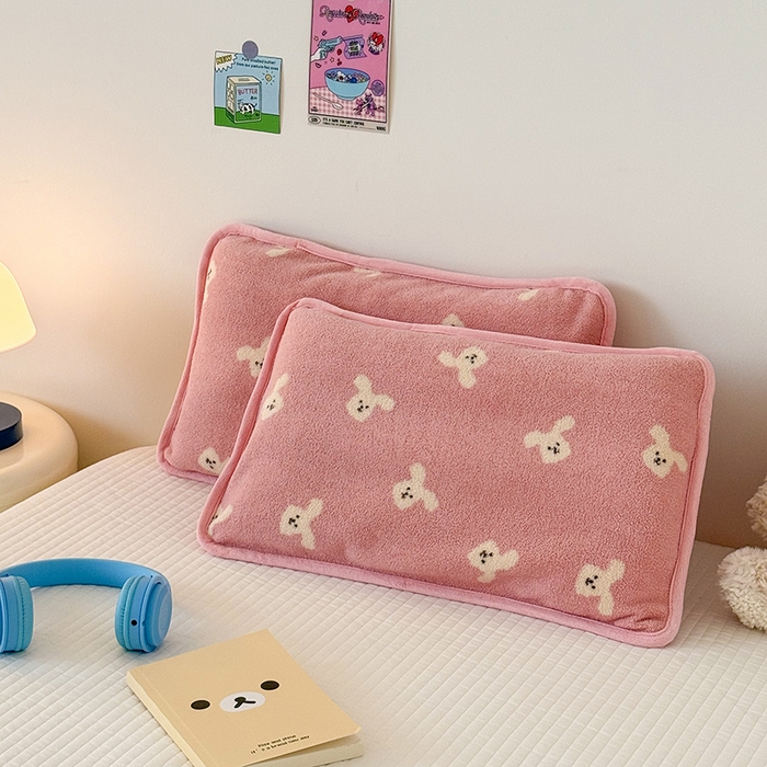 91家纺网 家纺一手货源 找家纺 嗨生活 2025新款雪梨绒枕套枕芯儿童枕套枕芯幼儿园枕套枕芯 兔兔乐园