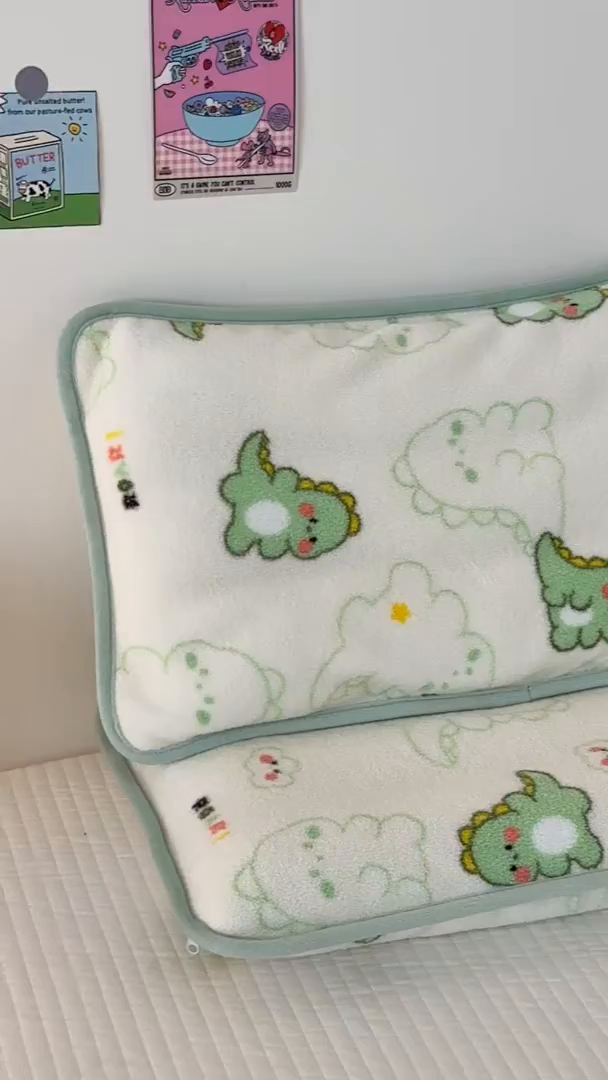 91家纺网 家纺一手货源 找家纺 嗨生活 2025新款雪梨绒枕套枕芯儿童枕套枕芯幼儿园枕套枕芯 恐龙伙伴