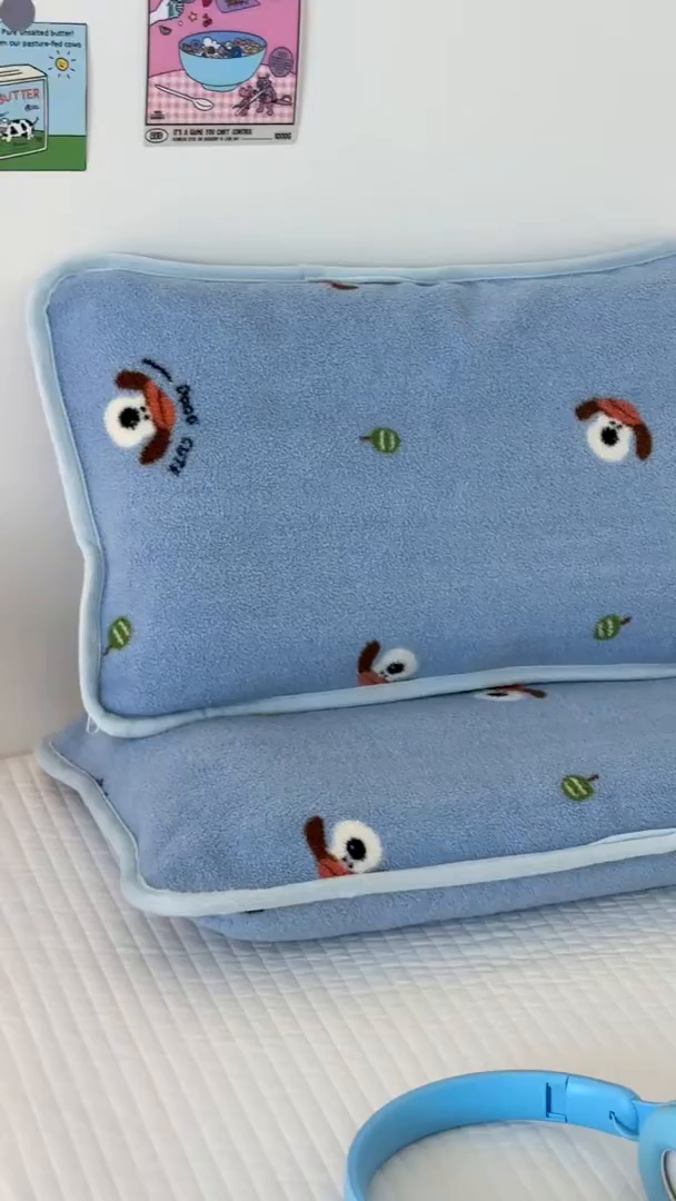 91家纺网 家纺一手货源 找家纺 嗨生活 2025新款雪梨绒枕套枕芯儿童枕套枕芯幼儿园枕套枕芯 俏皮小狗