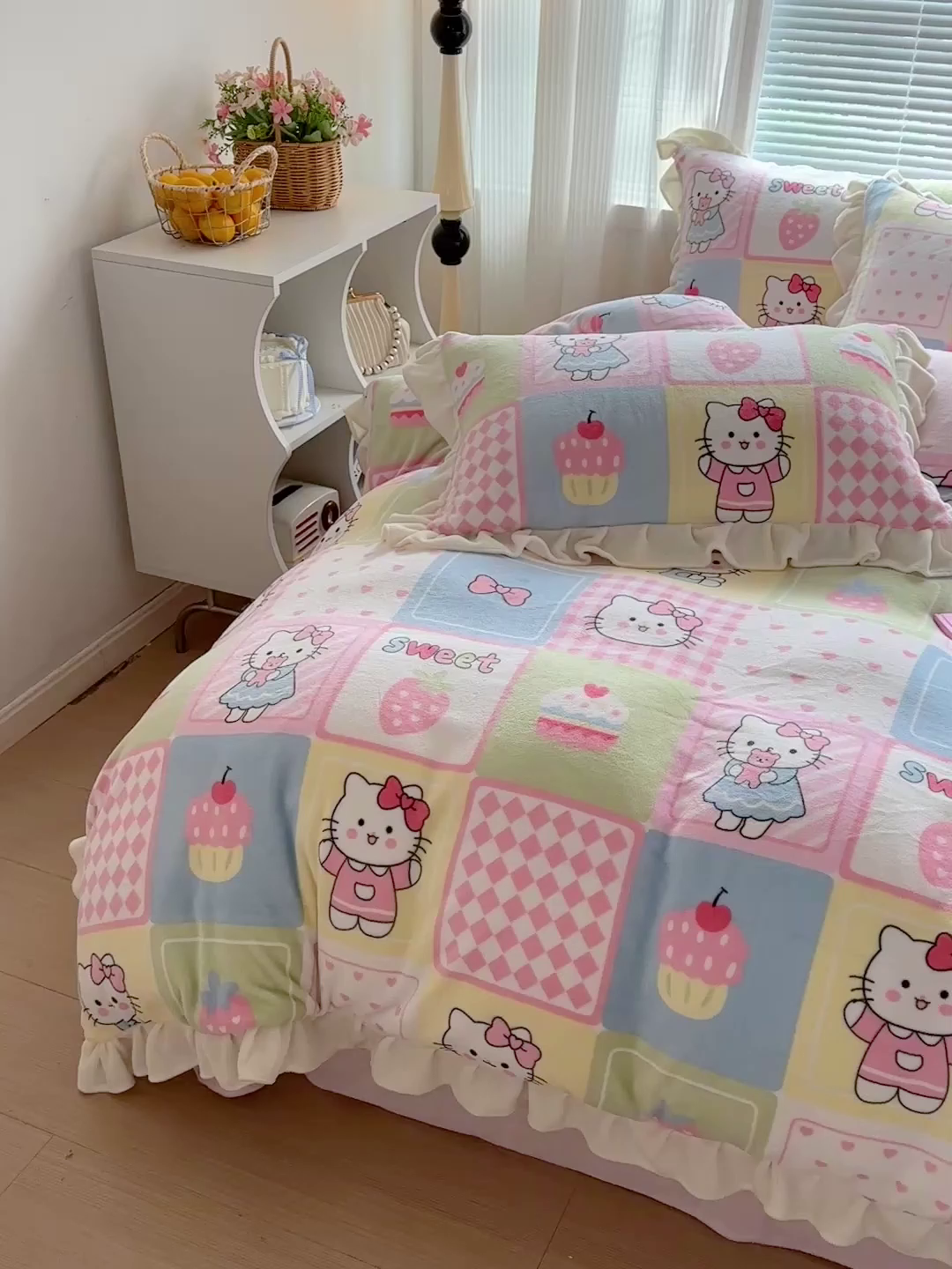 91家纺网 家纺一手货源 找家纺 N先生+V 13814689556 发大图/买家秀 2025新款韩式博主风花边款ins卡通牛奶绒四件套 欢乐猫咪