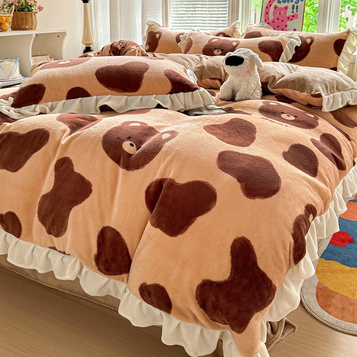 91家纺网 家纺一手货源 找家纺 N先生+V 13814689556 发大图/买家秀 2025新款韩式博主风花边款ins卡通牛奶绒四件套 可爱熊仔