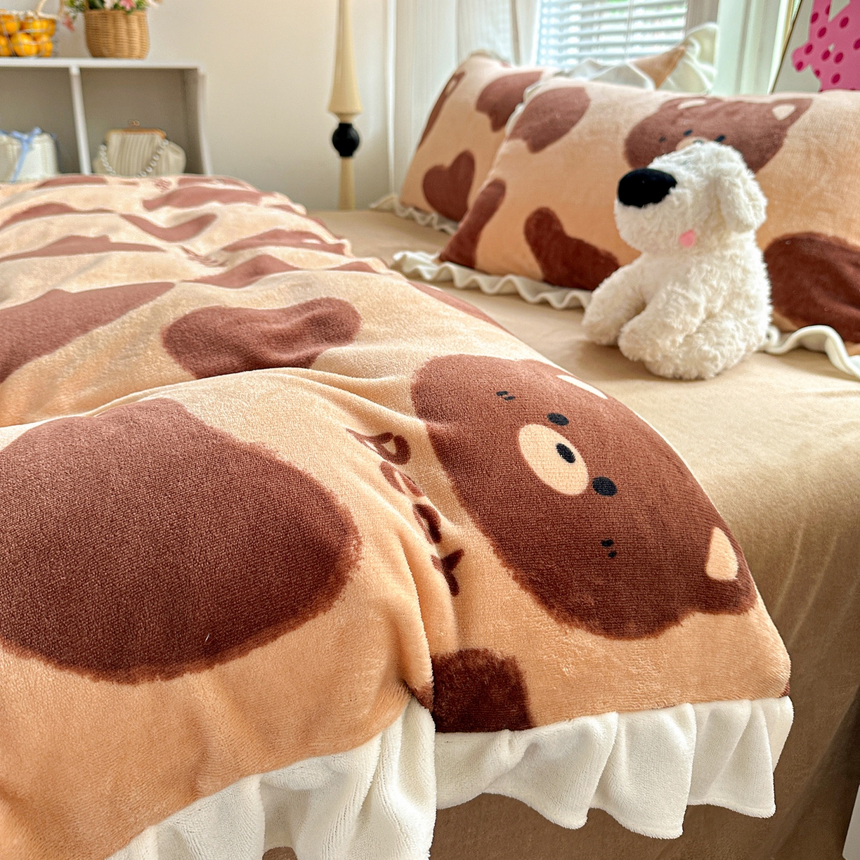 91家纺网 家纺一手货源 找家纺 N先生+V 13814689556 发大图/买家秀 2025新款韩式博主风花边款ins卡通牛奶绒四件套 可爱熊仔