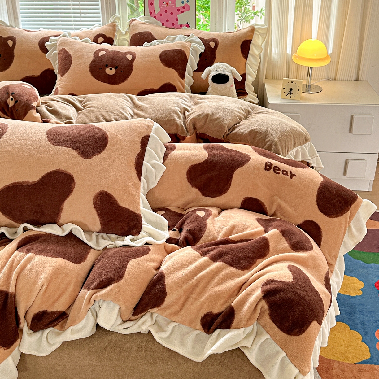 91家纺网 家纺一手货源 找家纺 N先生+V 13814689556 发大图/买家秀 2025新款韩式博主风花边款ins卡通牛奶绒四件套 可爱熊仔