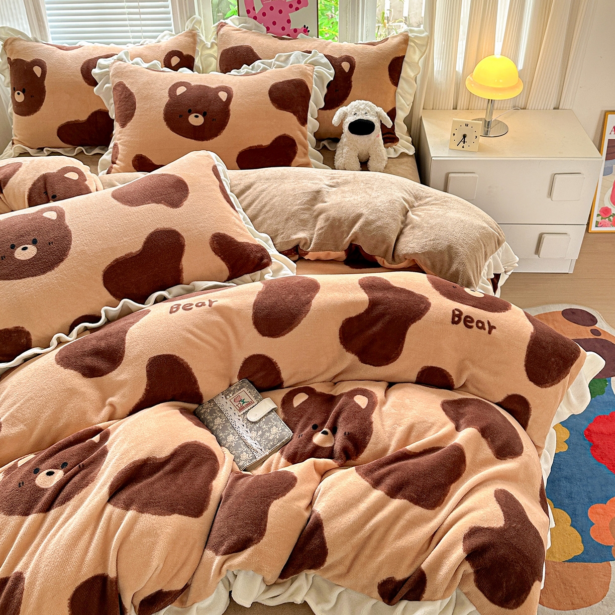 91家纺网 家纺一手货源 找家纺 N先生+V 13814689556 发大图/买家秀 2025新款韩式博主风花边款ins卡通牛奶绒四件套 可爱熊仔