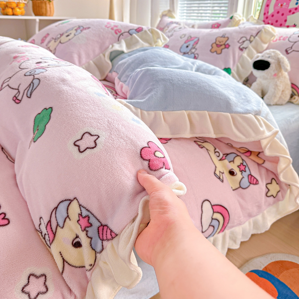 91家纺网 家纺一手货源 找家纺 N先生+V 13814689556 发大图/买家秀 2025新款韩式博主风花边款ins卡通牛奶绒四件套 快乐独角兽