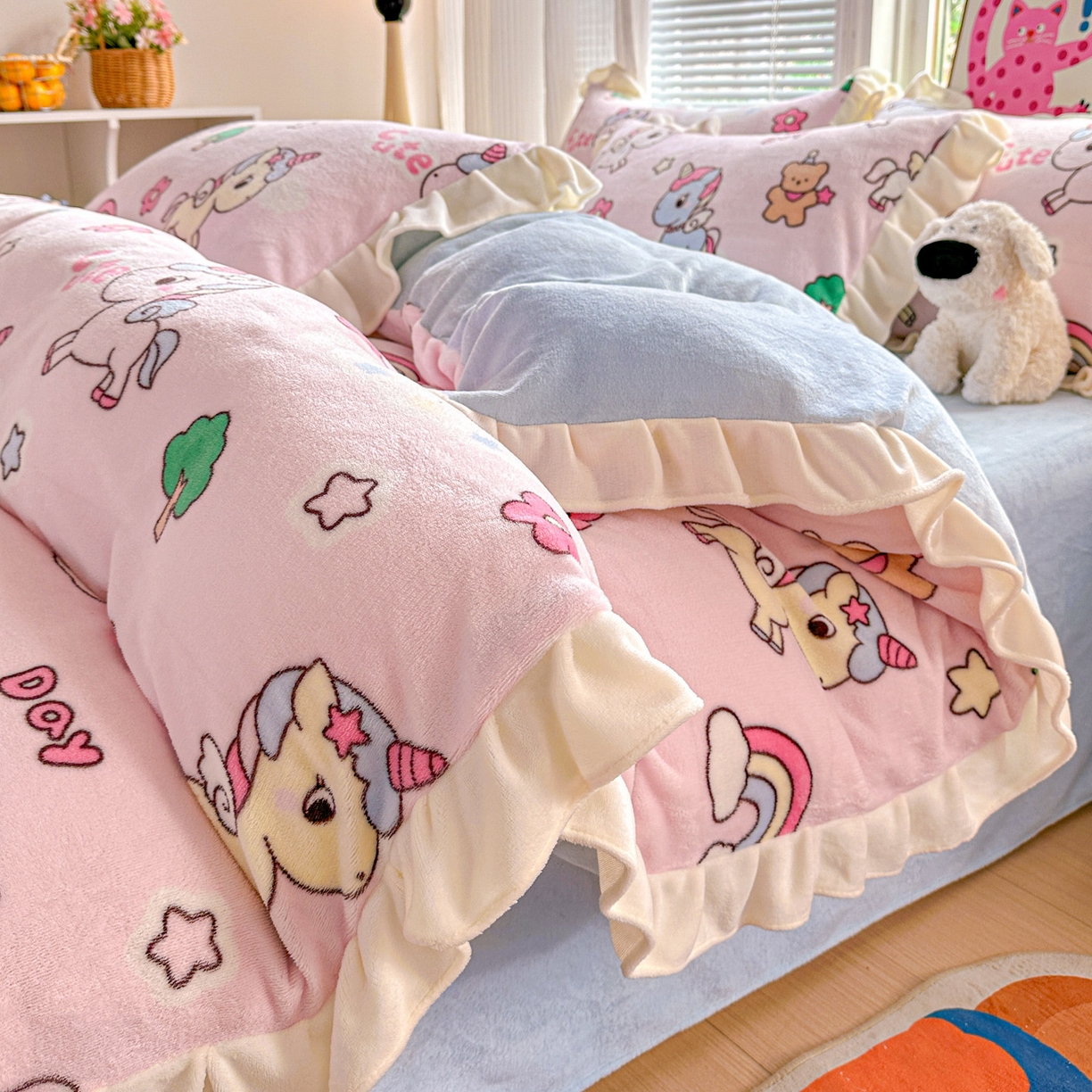 91家纺网 家纺一手货源 找家纺 N先生+V 13814689556 发大图/买家秀 2025新款韩式博主风花边款ins卡通牛奶绒四件套 快乐独角兽