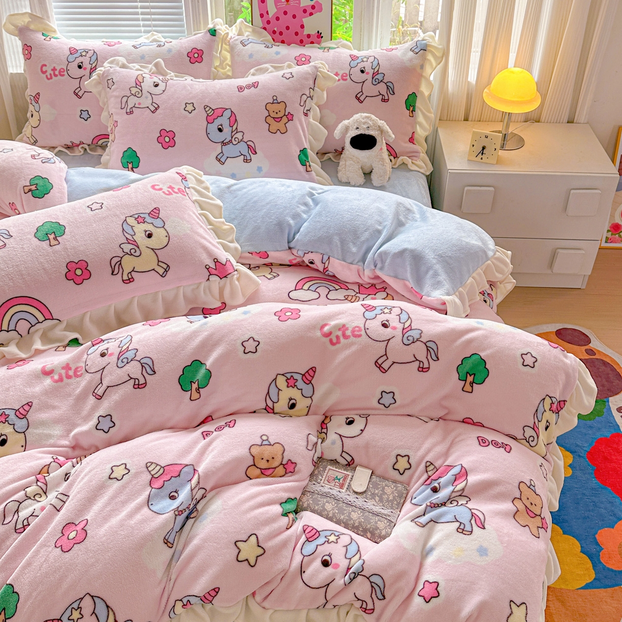 91家纺网 家纺一手货源 找家纺 N先生+V 13814689556 发大图/买家秀 2025新款韩式博主风花边款ins卡通牛奶绒四件套 快乐独角兽